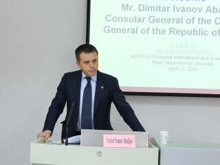 保加利亚驻沪总领事迪米特尔-奥巴吉叶夫访问我校