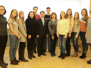 圣彼得堡国立经济大学师生一行到访俄中心