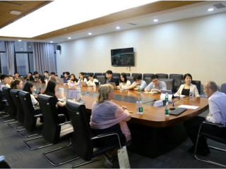 国际法研究院（日内瓦）院士瑞纳•穆勒森教授应邀访问俄罗斯研究中心